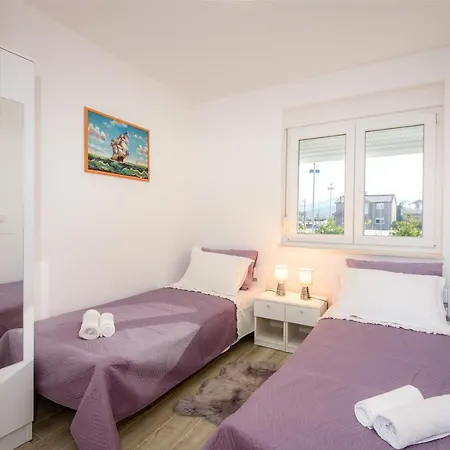 Apartman Ana, *