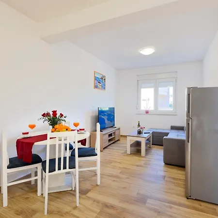 Apartamento Ana, *
