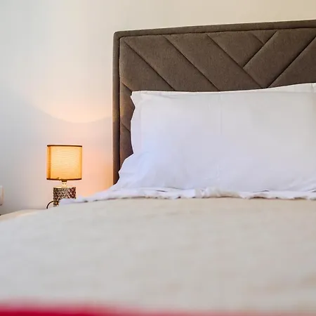 Ana, Apartamento